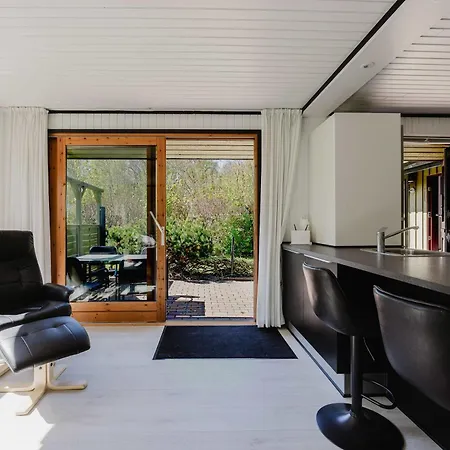 Modern Beachside Retreat In Marielyst 2br Apartamento