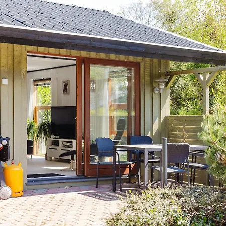 Modern Beachside Retreat In Marielyst 2br Bøtø By