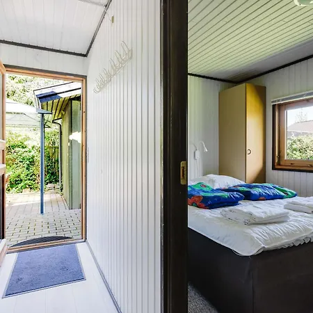 Modern Beachside Retreat In Marielyst 2br