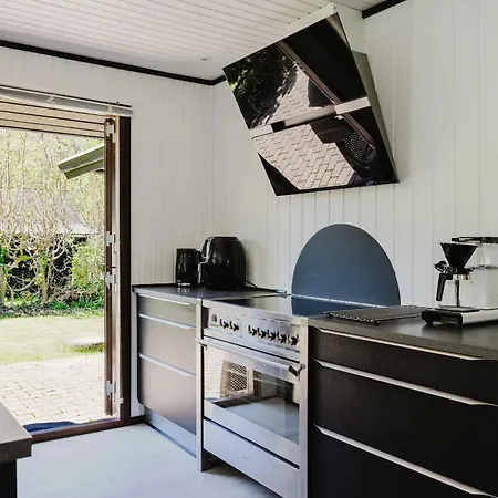 Modern Beachside Retreat In Marielyst 2br Lägenhet