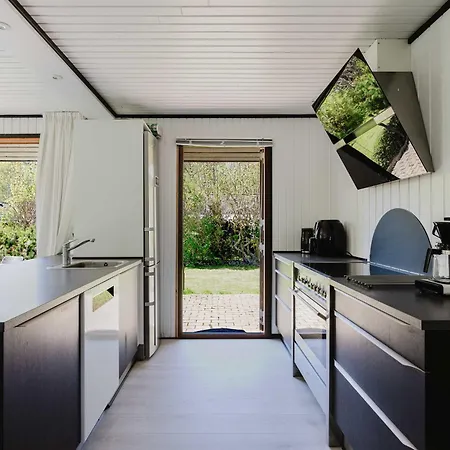 Modern Beachside Retreat In Marielyst 2br *