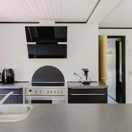 Modern Beachside Retreat In Marielyst 2br