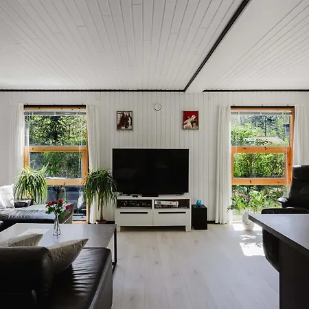 Modern Beachside Retreat In Marielyst 2br Apartamento Bøtø By